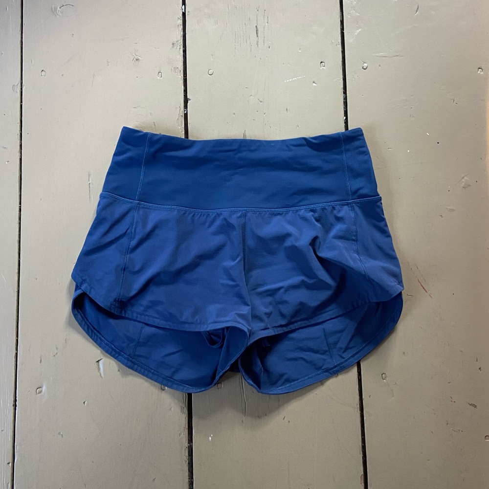 Lululemon 2.5” high rise Hotty Hot shorts